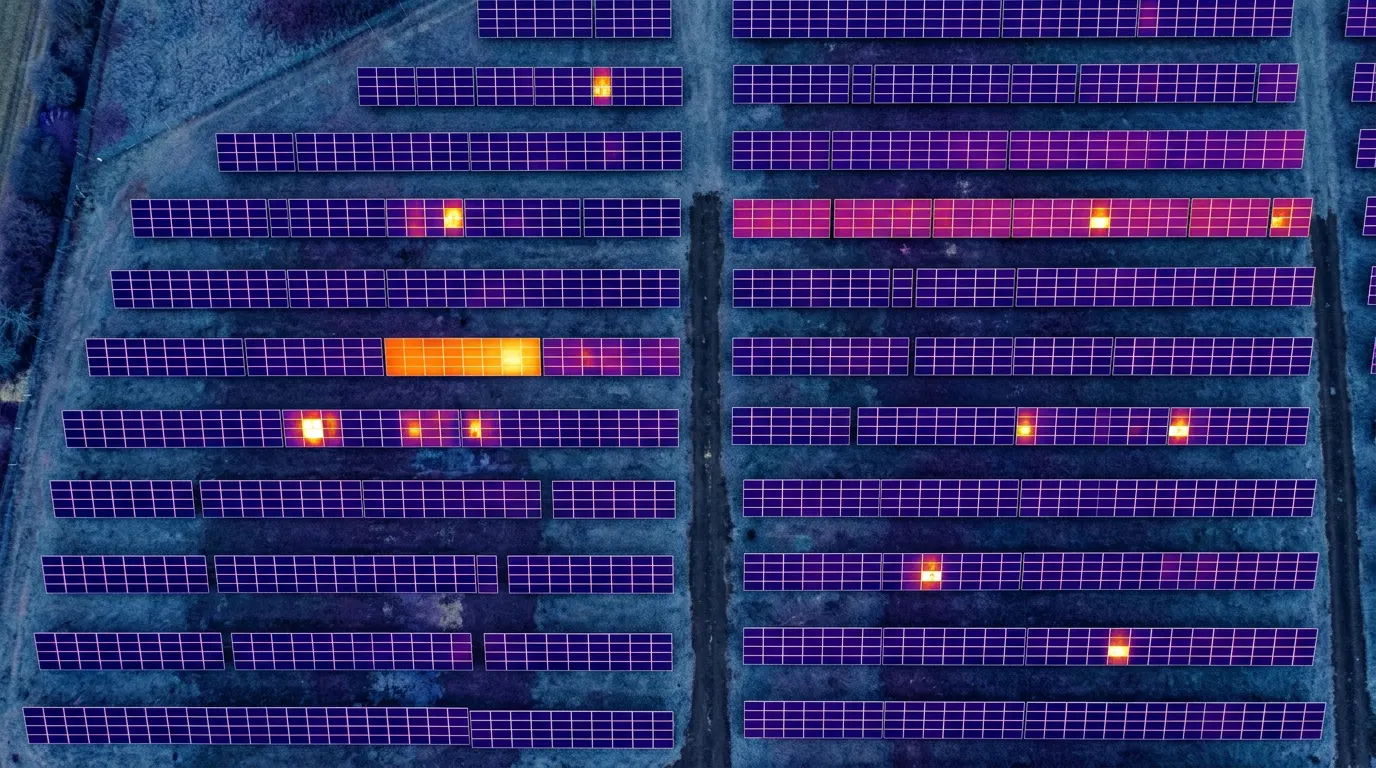The same kind of array in infrared, revealing multiple hotspots